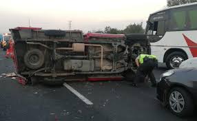 El colapso entre una unidad de transporte público contra un camión de carga, causó fuertes estragos. Choque Multiple En La Autopista Mexico Pachuca Deja 14 Lesionados
