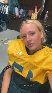 💛💙 #femalefootballplayer #collegefootball #football #warneruniversity  #fyp #foryoupage