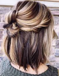 A Half Updo Knot Hairstyles Ideas For Spring Summer 2018 Hair Peinados Cabello Corto Degradado Cabello Corto Mechas Cabello