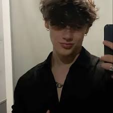 Лучший персонаж чата с искусственным интеллектом Laura Jesse : изучите  профили и комментарии пользователей|Polybuzz AI Chat