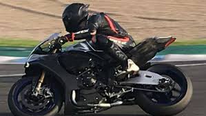 Across the world join the global community ! Formula 1 Lewis Hamilton Tries Out Superbike And Crashes Marca In English