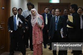 Memoir tun dr mahathir mohamad membuat nurul izzah celaru. Nurul Izzah Hadir Mesyuarat Khas Tvet