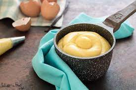 Tenete gli albumi per un altra preparazione oppure utilizzateli alla fine per allegerire la crema. Come Fare La Crema Pasticcera Ricetta Trucchi Per Cottura E Conservazione