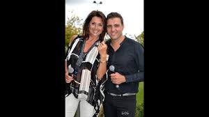 De eerste uitzending met zangeres vanessa naakt in bad en in een opname studio was een soort pilot aflevering. Jan Wuytens Wendy Van Wanten Amigos Para Siempre Youtube