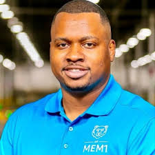 Five years to the day with Amazon and I finally have the coveted gold  badge! I clearly remember the first time I walked into MEM1 as a new,  somewhat bewildered Area Manager,