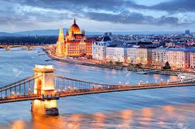 Book your room in ➤ hotel parlament budapest. Budapest Mit Kettenbrucke Und Das Parlament Ungarn Lizenzfreie Fotos Bilder Und Stock Fotografie Image 39294685