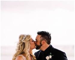 Image of Couple getting married on the same day in Texas