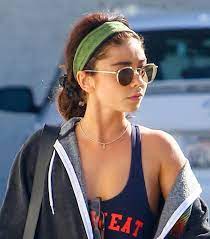Headbands Are Back Here S How You Can Wear Them How To Wear Headbands Greasy Hair Hairstyles Headband Hairstyles