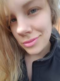 Show me how you dressed butter gloss please 😊