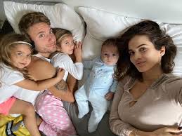 Posso accettare le critiche al calciatore, non gravi offese diffamatorie all'uomo che sono. Ciro Jessica Michela Giorgia Footballers Wags Kids Facebook