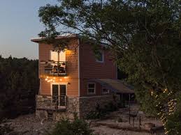 Eing on elevated grounds keeps the town's climate on the cool side of the thermometer. 10 Coolest Cabin Rentals In Texas For 2021 With Photos Trips To Discover