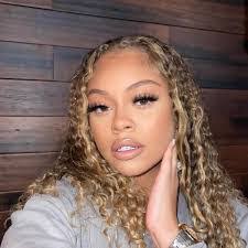 Candice Reich's Instagram, Twitter & Facebook