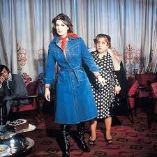 Türker i̇nanoğlu ile gülşen bubikoğlu'nun kızı zeynep i̇nanoğlu 1977 yılında dünyaya geldi. Gulsen Bubikoglu Kimdir Kac Yasinda Yesilcam Oyuncusu Gulsen Bubikoglu Nun Hayati Ntv