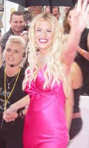 Anna nicole smith was famous american glamour model and playmate with incredible body. Anna Nicole Smith Wikipedia