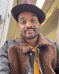 🎬Such an honor to be in this incredible show! @godfatherofharlem @mgmplus  Shout out to my team at @cmaent for the abundance of bookings and  blessings! More coming soon 👀 #onset #bookedit #actor #