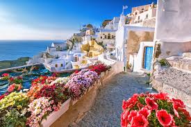The Greek Island Of Santorini Is A Popular Vacation Spot In The Cyclades Island Group Attracting Romance Seek Santorini Greece Santorini Holidays Scenic Views