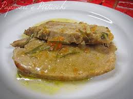 Il filetto al pepe verde è un classico secondo di carne dal gusto avvolgente grazie alla cremosa salsa a base di panna e senape con cui viene servito. Arista Di Maiale Alla Senape E Birra Papaveri E Pistacchi