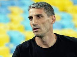 Juan pablo vojvoda rizzo (cruz alta, córdoba, argentina, 13 de enero de 1975) es un exfutbolista, médico y entrenador argentino de fútbol. Juan Pablo Vojvoda El Entrenador Que Tenia Todo Listo Para Ser Medico Y Hoy Es Puntero Del Futbol Chileno Redgol