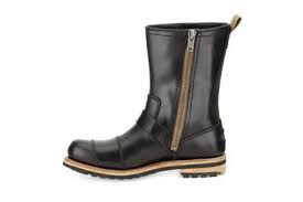 Herren Bikerstiefel In Schwarzem Premium Glattleder Mit Stilechter Schnalle Clarks Norton Brass 250 00 Euro Http Www Clarks De Schuhe Online Clarks Biker