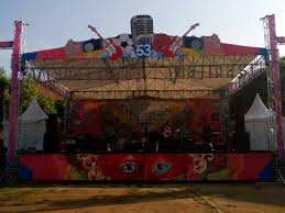 Dengan penuh kebaikan, kau menjawab segala pertanyaan konyolku. Pentas Seni Gekaes Xx Dekorasi Panggung Memberi Warna Di Pensi Gekaes Xx Smansara Com