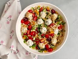Salade De Couscous Perle Avec Boules De Feta Et Yogourt Cold Meals Healthy Recipes Food