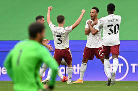 Aubameyang lacazette handshake the customary celebration. Fdydqgyptv Ipm