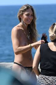 Celebrities Caught Nude By Paparazzi - Fappenist