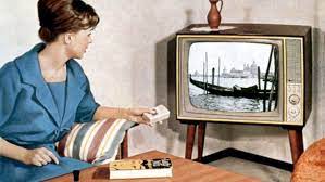in den 60er jahren wurde der fernseher zum mobelstuck im wohnzimmer foto wdr 60er jahre fernseher 70er jahre party