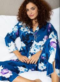 Cette veste de pyjama rafinée est réalisée dans un mélange de coton respirant de grande qualité; Epingle Sur Pyjamas Femmes Et Chemises De Nuit