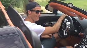 Italiens innenminister matteo salvini hat sich nach dem brückeneinsturz von genua mit dutzenden toten für eine cristiano ronaldo im trikot von juventus turin. Cristiano Ronaldo In Italien Discount House Ru