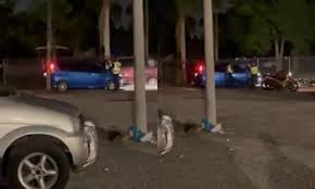 Belum puas main sama teman teman.? sedang istriku sibuk bermain dengan kedua anakku, jadi nggak perlu kuatir. Kantoi Berjimak Dalam Kereta Pemandu Alza Ini Nekad Larikan Diri Sambil Heret Polis
