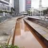Fungsi bantaran sungai adalah tempat mengalirnya sebagian debit sungai pada saat banjir (high water channel). 1