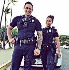 Honolulu Hawaii Police Officer Kaulike Kalama And Officer Tiffany Enriquez In 2020 Honolulu Police Police Department Police
