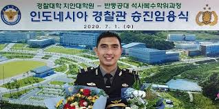 Selain tampan, siwon juga dikenal orang terkaya di sm entertainment karena ayahnya pemilik dari supermarket terbesar kedua di korea selatan dan salah satu idol terkaya di korea. 7 Potret Tampan Iptu Imam Fadhil Perwira Polri Penerima Kenaikan Pangkat Di Korsel Merdeka Com