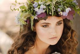 Noiva de cabelos cacheados