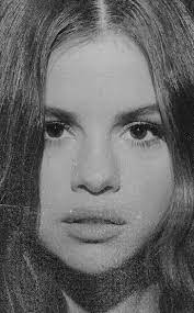 After Many Cryptic Captions Selena Gomez Releases New Single Lose You To Love Me Selena Gomez Wallpaper Selena Gomez Selena Gomez Cute