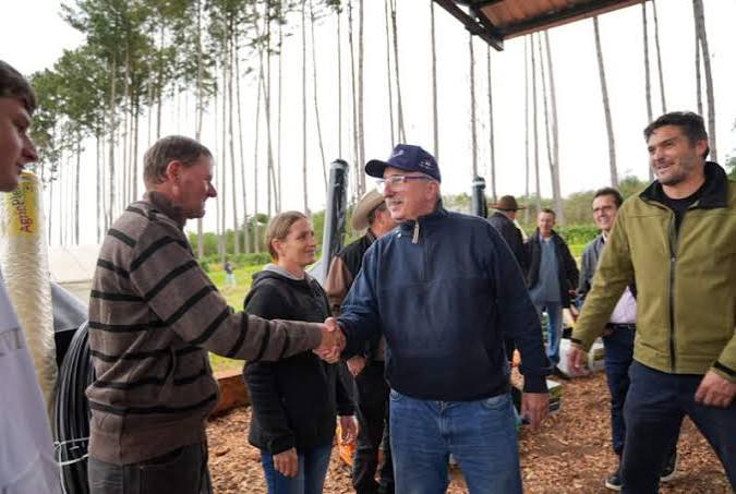 Passalacqua encabez� en San Vicente la primera entrega del programa de diversificaci�n productiva para las familias tabacaleras
