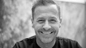 Bekannt vor allem als oliver „olli klatt aus der ard serie … Nach Tod Von Willi Herren 45 Entertainer Wird Mit Einem Buch Geehrt