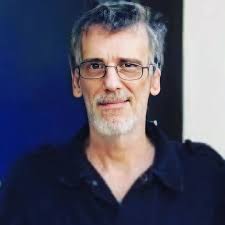 Hombre de luz Que vuelas al espacio Señálame la ruta al sol Quiero estar  allí Volando de mil modos Sentir sus colores Bañarme en su luz Hombre de  luz Que vuelas al