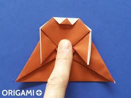 This very cute little origami cat can easily stand on its legs, and those cute kittens make very nice 3d papertoys to play with. Origami Leaping Cat