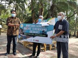 Pemohon dan pasangan tidak pernah menerima tanah anugerah kediaman daripada pihak kerajaan. Terengganu Mohon Kebenaran Rentas Daerah