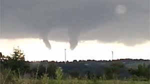 Un rêve très étrange fantasm étrange ou trash. Une Double Tornade Filmee Pres De Chateaulin Pontivy Maville Com