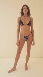 8 Hot Sexy Brenda Strong Bikini Pics