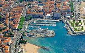 Der strand plage de la république ist einer der zentral gelegenen strände in fréjus. Yachtcharter Frejus Port Frejus Cote D Azur Argos Yachtcharter