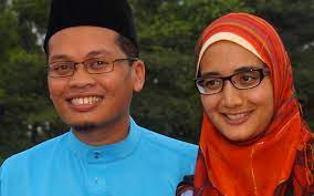 Nik nazmi is the first person to be charged under the peaceful assembly act 2012 for failing to give police a 10 days' notice before holding the the mentari project is the brainchild of nik nazmi nik ahmad. Nik Nazmi Dan Isteri Berpisah Free Malaysia Today Fmt