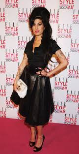 10 Easy Halloween Costumes With Black Dresses Amy Winehouse Style Amy Winehouse Black Halloween Dress