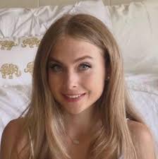 Isabelle Bennett's Instagram, Twitter & Facebook