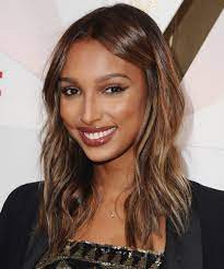 Like the candies, caramel hair color and highlights can be fused in many different ways like caramel with dark chocolate. 12 Dark Brown Hair With Caramel Highlights Ideas 2021 Instyle