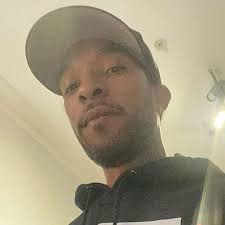 Darnell Perry's Instagram, Twitter & Facebook