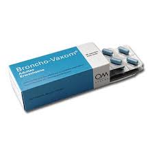 Dzięki zawartości lizatu bakterii najczęściej wywołujących zakażenia dróg oddechowych, skutecznie zwiększa odporność. Broncho Vaxom 7mg 30 Capsule Catena Preturi Mici